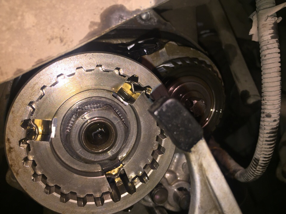 Почему когда отпускаешь сцепление машина глохнет